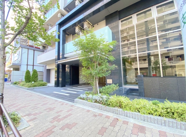 エントランス　宅配ＢＯＸ・オートロック付き