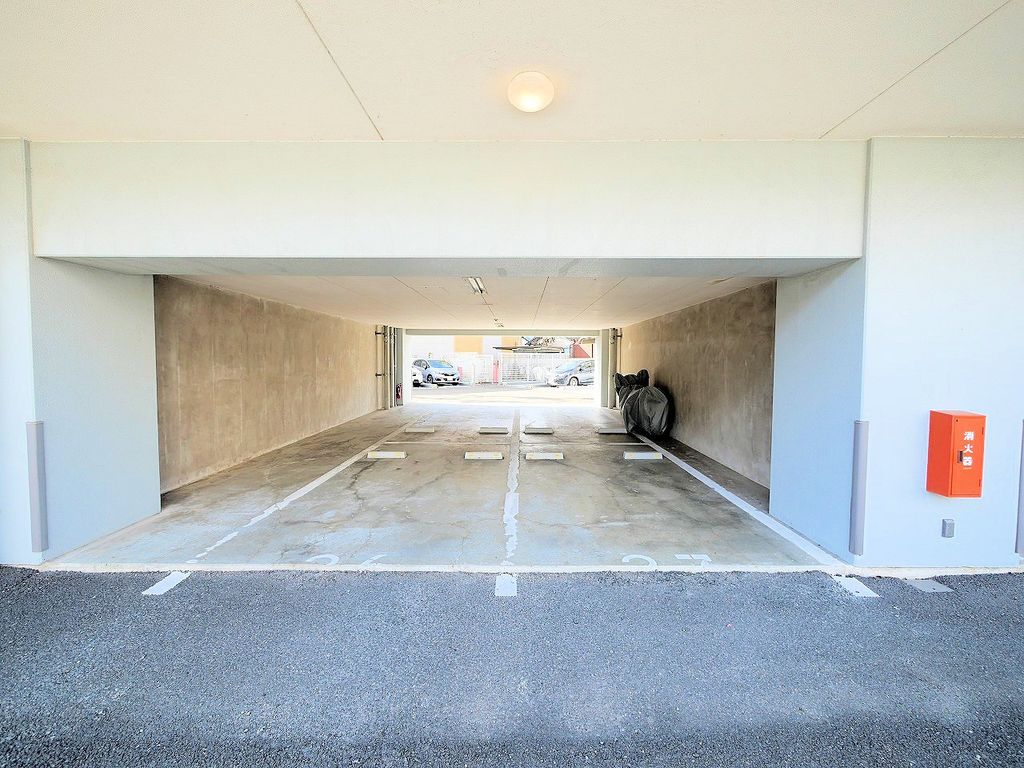 駐車場　駐車場