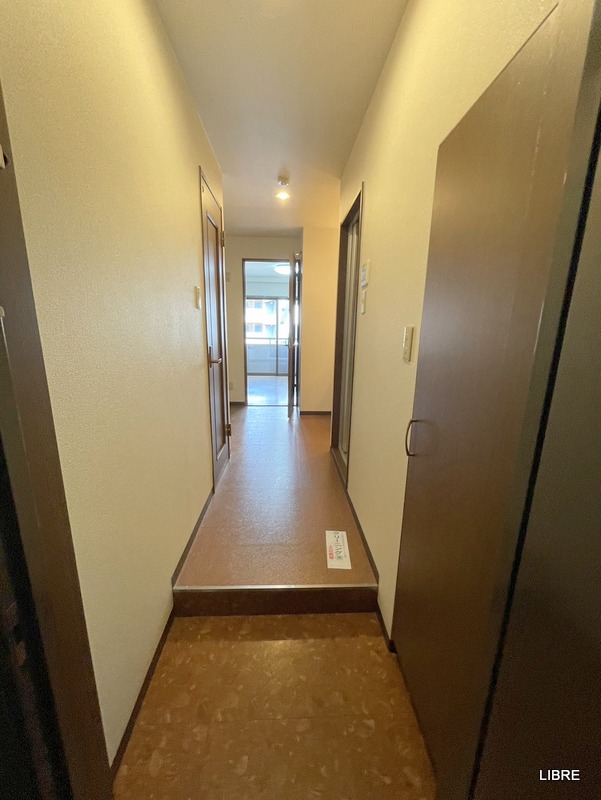 玄関　玄関側から見た室内！