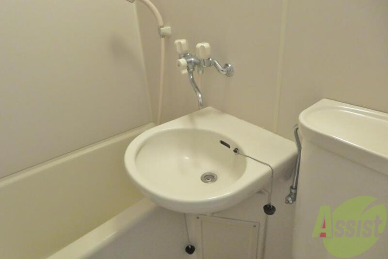 洗面設備　洗面台はお風呂と仲良しな感じです、洗顔などはこちらで