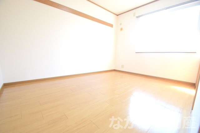 その他部屋・スペース　広くて明るい寝室