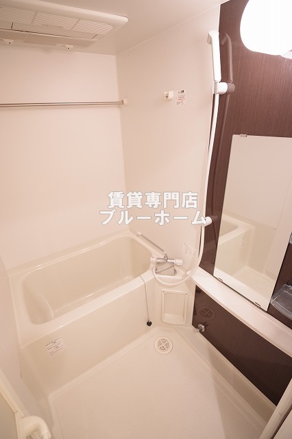 バス・シャワールーム　浴室乾燥機付きのお風呂！