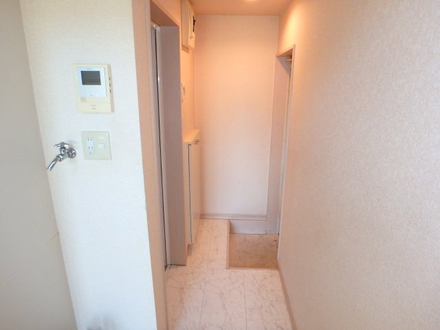 玄関　他のお部屋の参考写真となります。