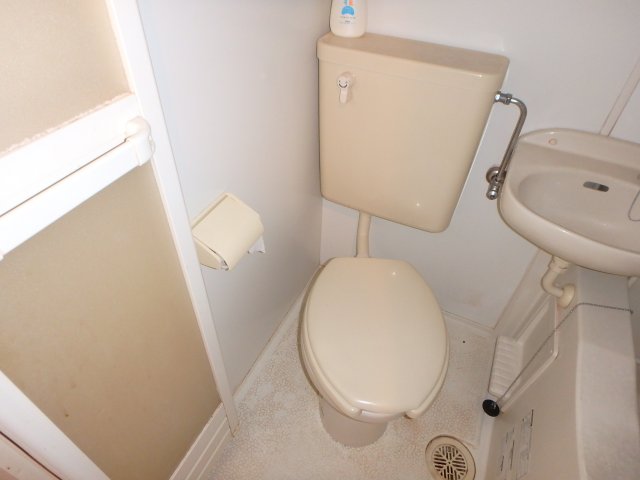 トイレ　他のお部屋の参考写真となります。