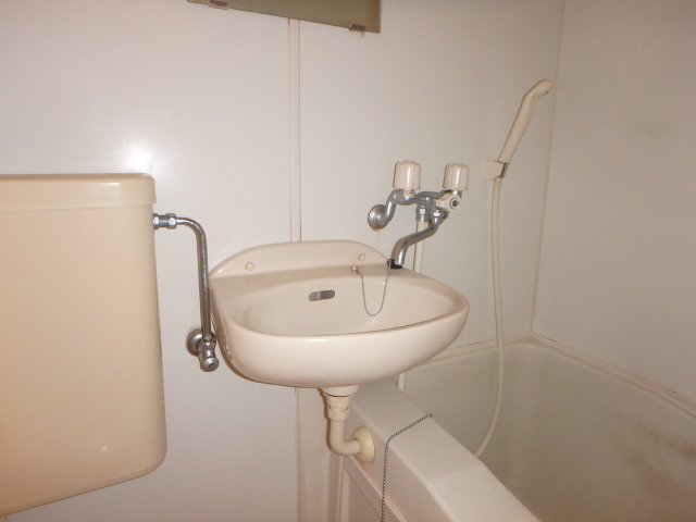 洗面設備　他のお部屋の参考写真となります。