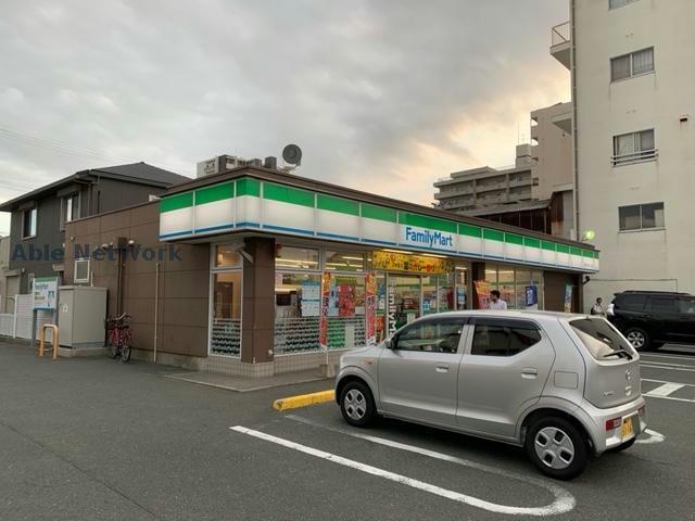 コンビニ　ファミリーマート豊橋前田町一丁目店（コンビニ）まで108m