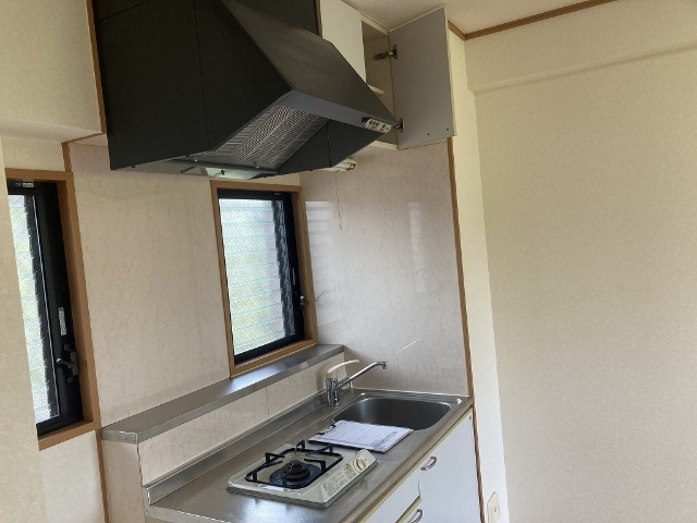 キッチン　※別室同じ間取りの写真。現況を優先します。