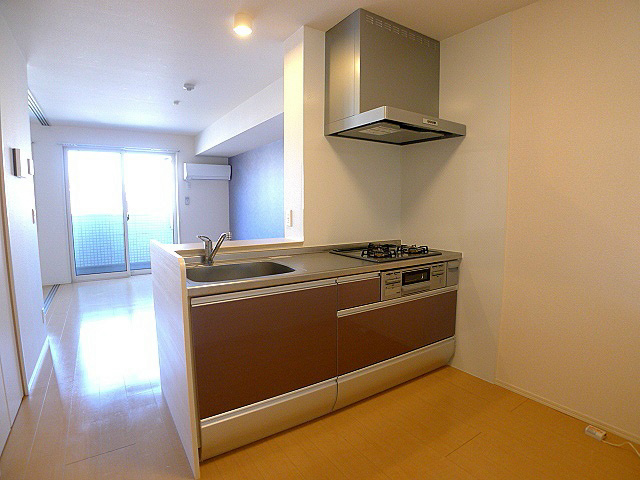 キッチン　キッチンはカウンター、システムキッチン