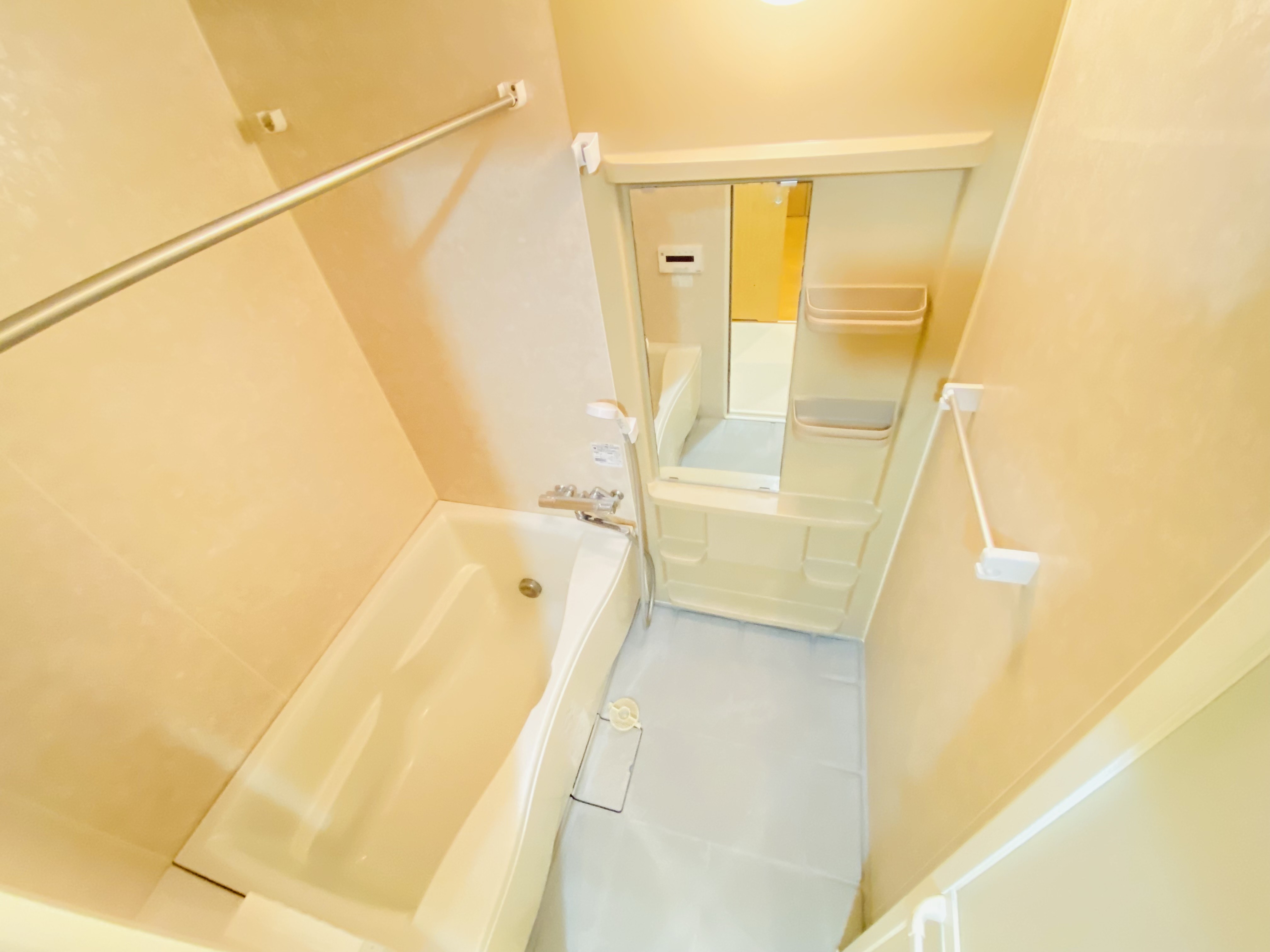 バス・シャワールーム　浴室乾燥と追炊き機能付きのお風呂