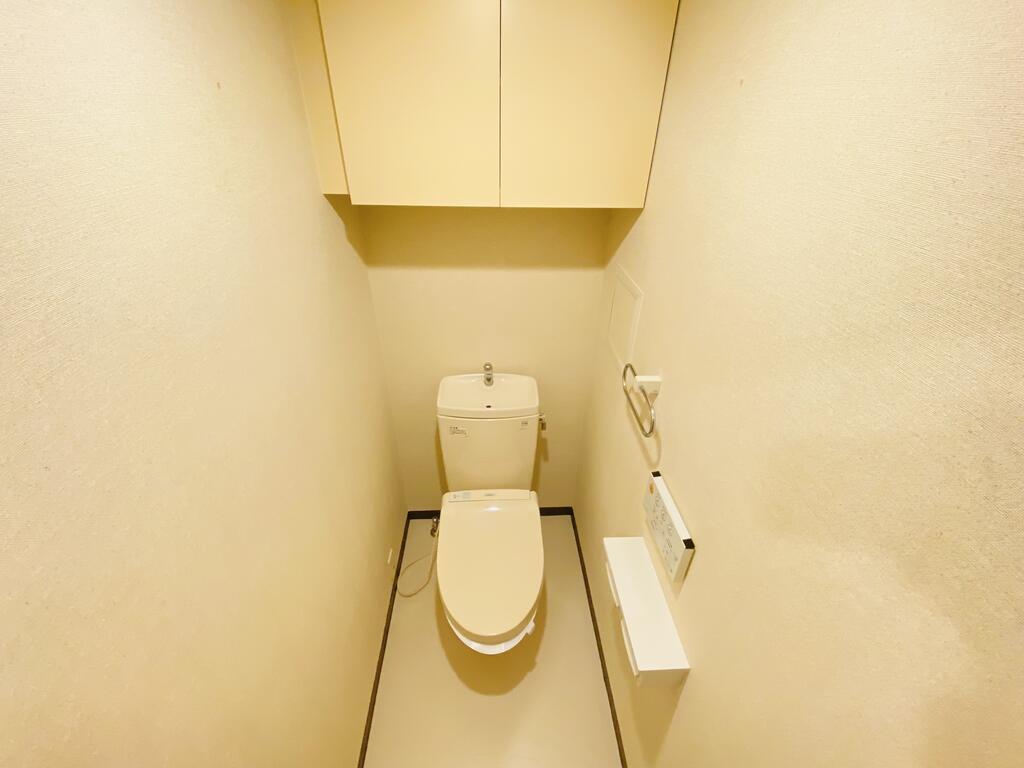 トイレ　温水洗浄便座つきトイレ
