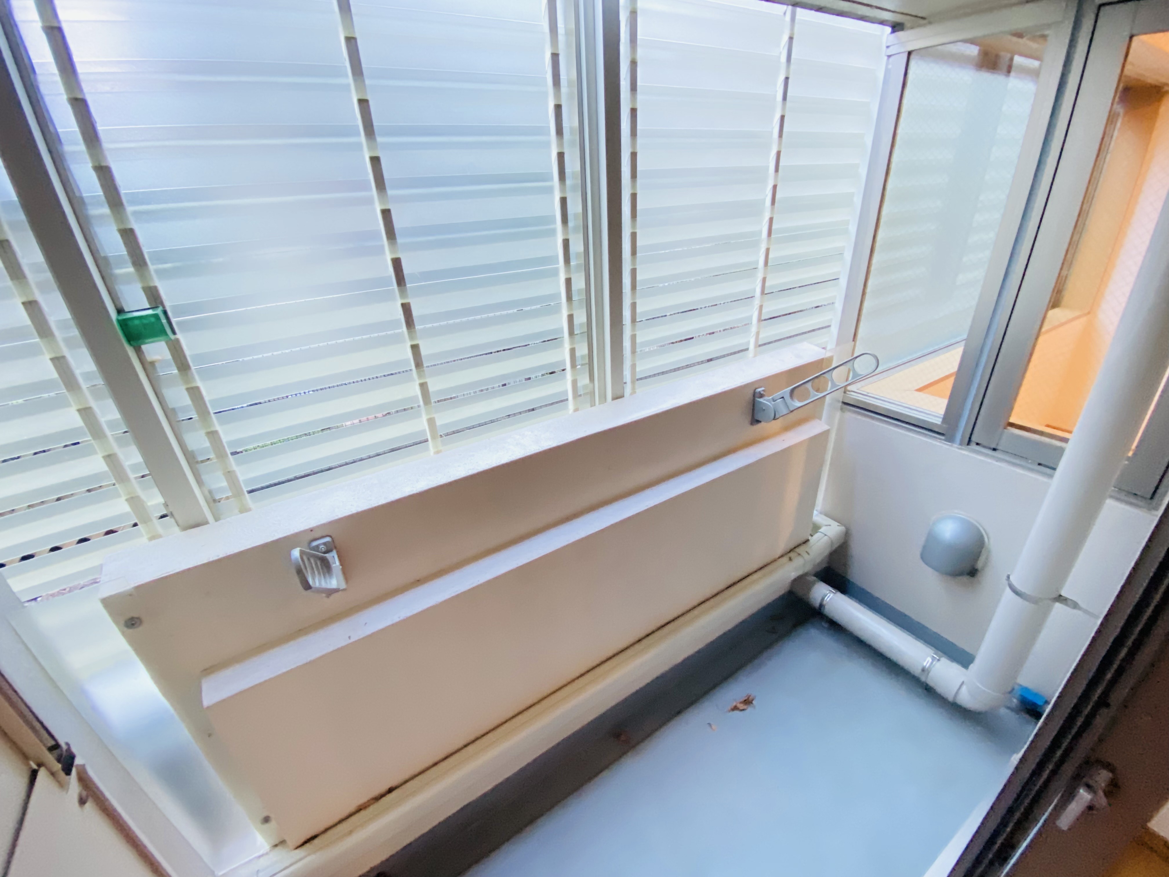 バルコニー　雨が入らないバルコニー