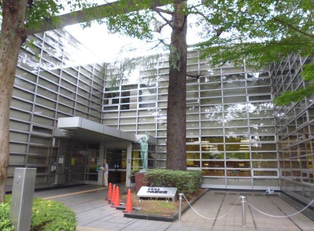 図書館　杉並区立中央図書館（図書館）まで63m