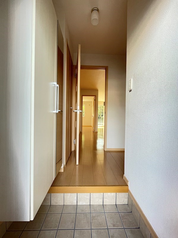 玄関　こちらの物件はMODE不動産なら割引対象の１部屋です。