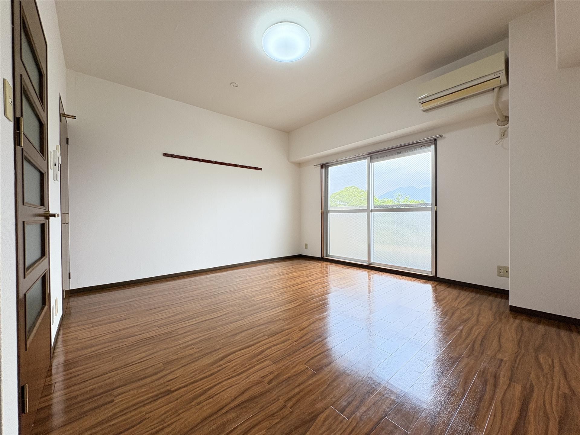 居室・リビング　別部屋同タイプの写真となります。