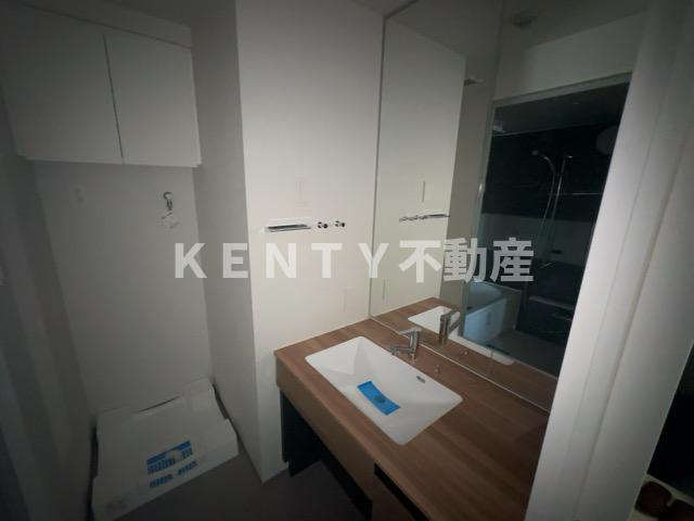 洗面設備　明るい洗面所です