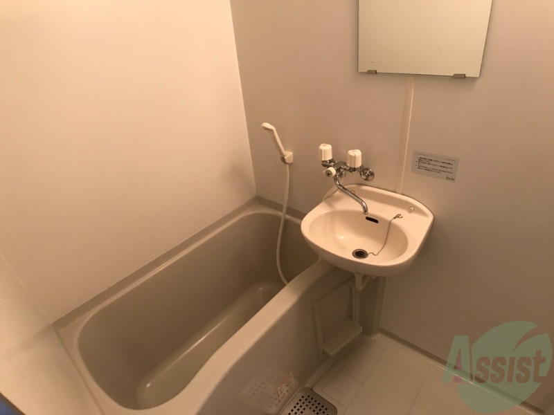 バス・シャワールーム　こちらは浴室になってます。１日の疲れを癒してください。