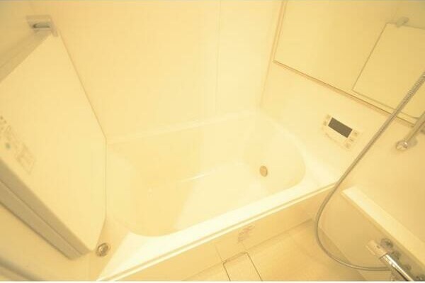 バス・シャワールーム　嬉しい追い焚き・浴室乾燥機付きです♪