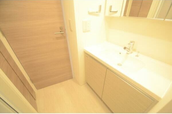 洗面設備　身支度に欠かせない独立洗面台♪