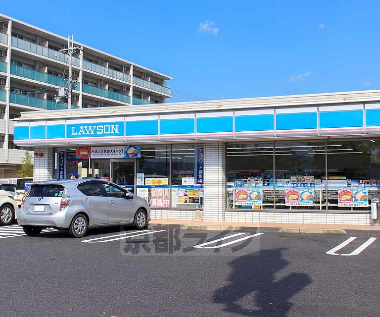 コンビニ　ローソン　大津市萱野浦店（コンビニ）まで576m