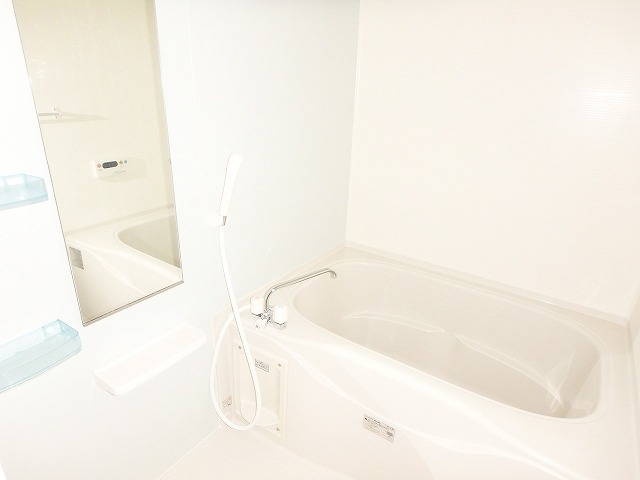 バス・シャワールーム　浴室乾燥付きで雨の日でも洗濯物が干せます☆