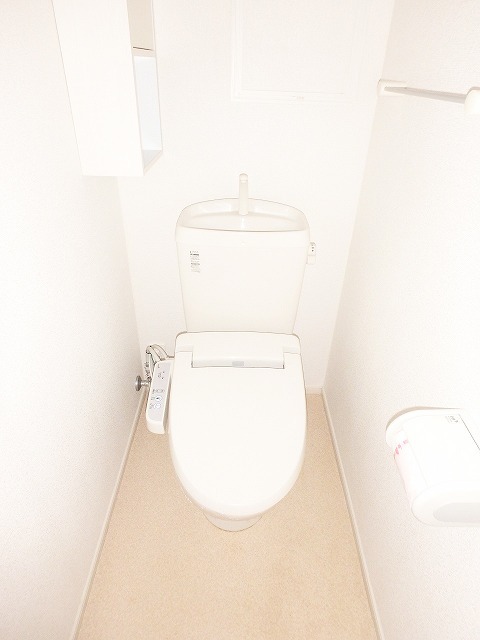 トイレ　温水洗浄便座つき！