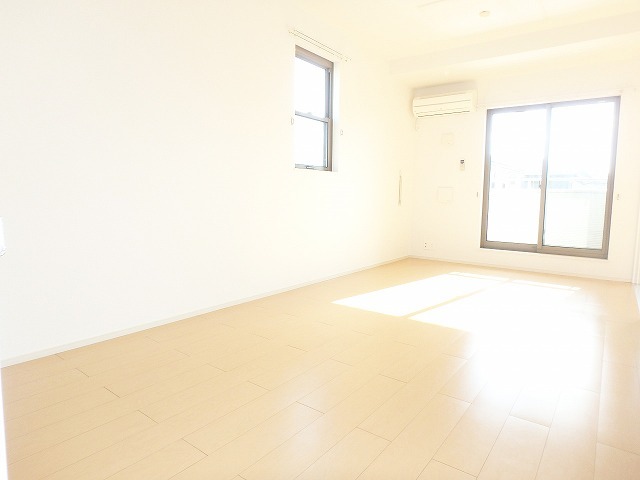 居室・リビング　９．６帖のリビング♪