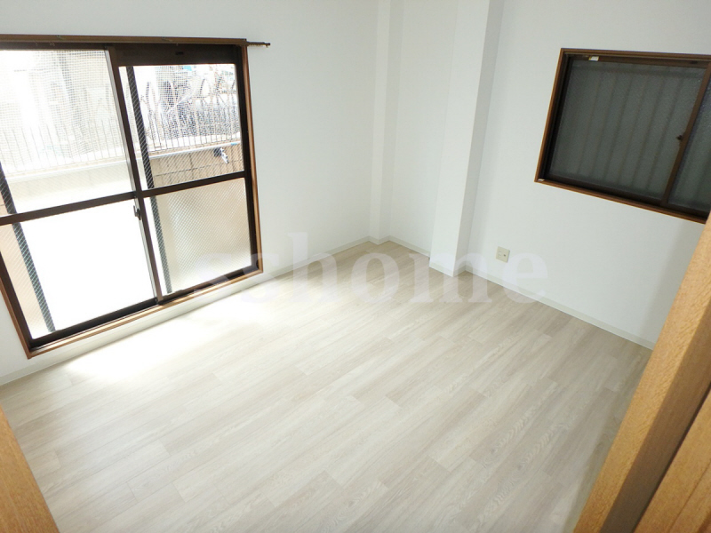 居室・リビング　白基調のきれいな洋室です☆