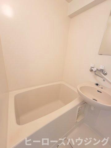 バス・シャワールーム　※同タイプの写真となり、実際のお部屋とは異なる場合があります