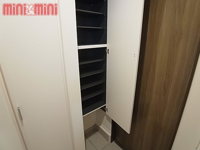 玄関　玄関収納もついております