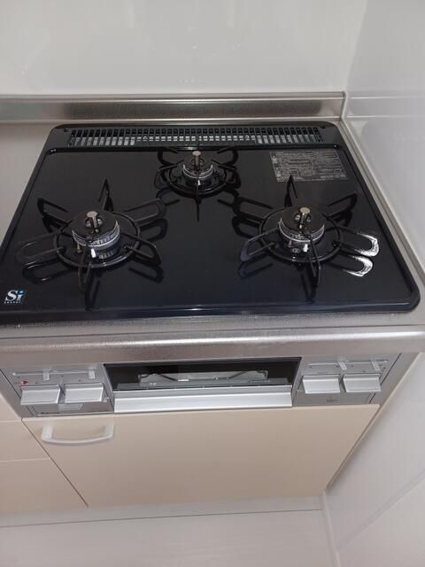 その他設備　３口コンロです