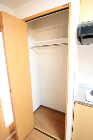 収納　※同建物ほかのお部屋の写真です。