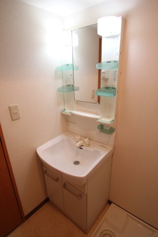 洗面設備　※同建物ほかのお部屋の写真です。