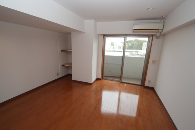 居室・リビング　※同建物ほかのお部屋の写真です。