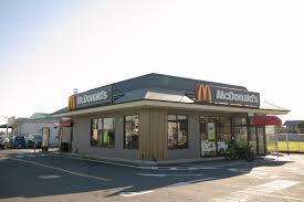 飲食店　マクドナルド 花園インター店（飲食店）まで2482m