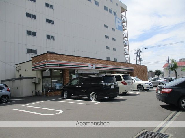 コンビニ　セブンイレブン（コンビニ）まで243m