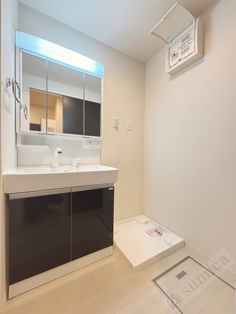 洗面設備　嬉しい独立洗面台、嬉しい３面鏡♪♪