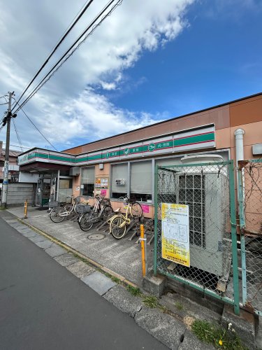 コンビニ　ローソンストア100 LS小川西町店（コンビニ）まで135m