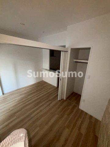 その他部屋・スペース　開放的な寝室です