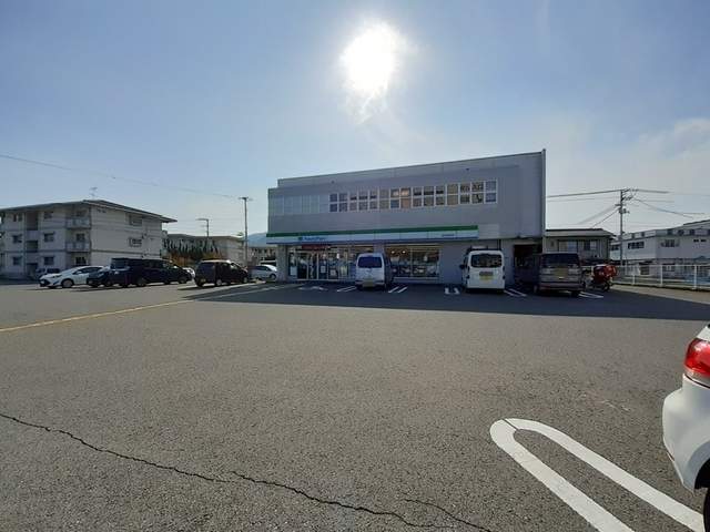 コンビニ　ファミリーマート（コンビニ）まで417m