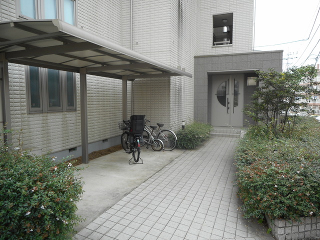 エントランス　ゆとりのある綺麗なエントランス