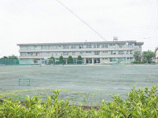 中学校　稲沢市立稲沢西中学校（中学校）まで881m