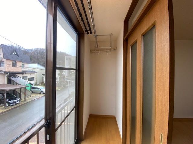 バルコニー　サンルーム。同タイプの別部屋の写真です。