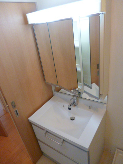 洗面設備　三面鏡シャンプードレッサー