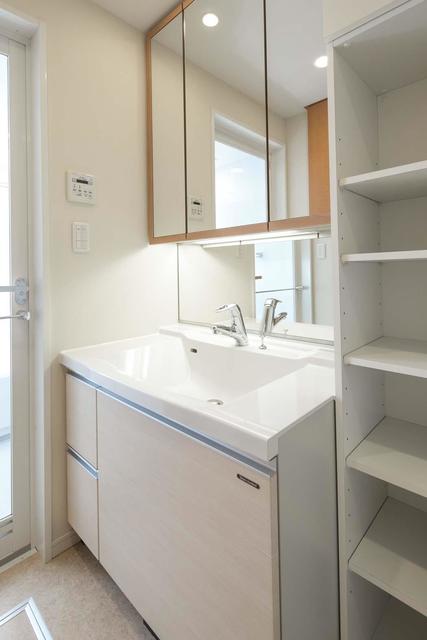 洗面設備　※写真は同タイプ住戸です。