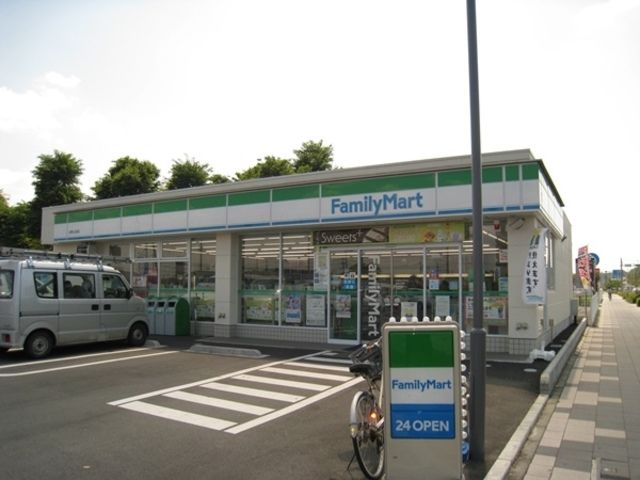 コンビニ　ファミリーマート（コンビニ）まで348m