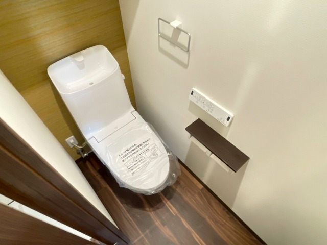 トイレ　温水洗浄便座付　WC