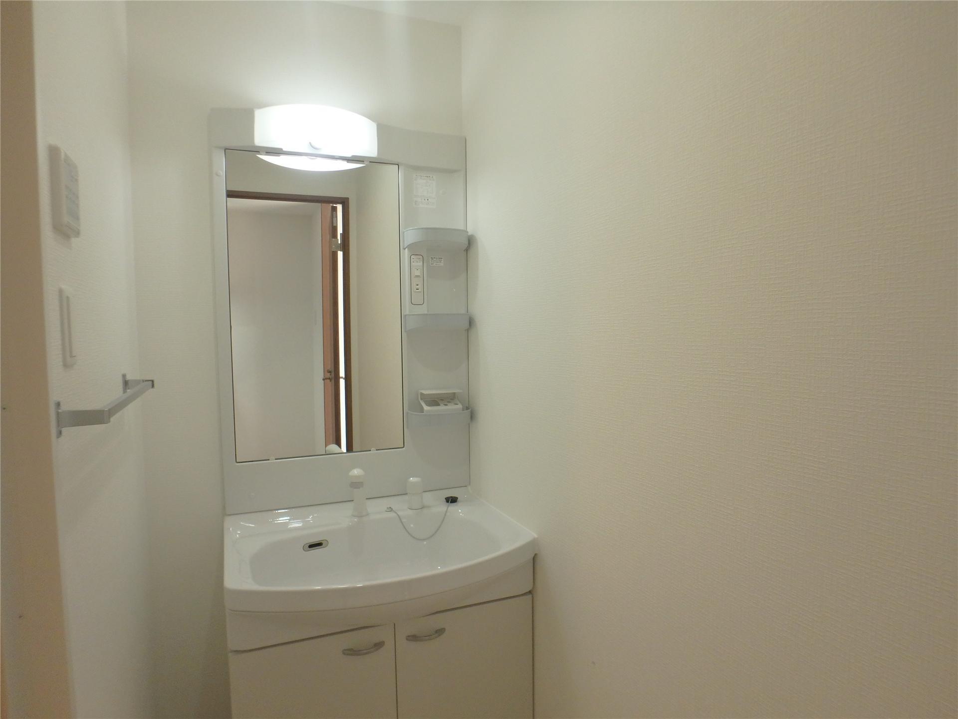 洗面設備　身支度に便利なシャンプードレッサーです