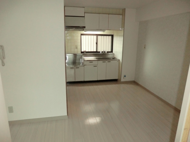 居室・リビング　床色が明るくて綺麗です♪