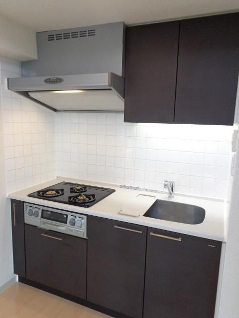 キッチン　3口ガスコンロ・グリル付