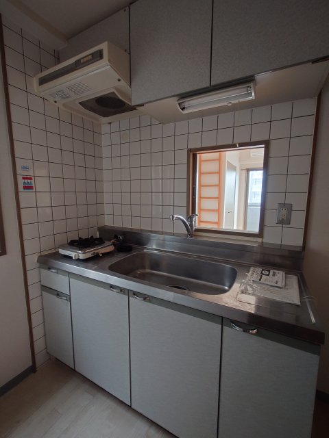 キッチン　同物件別号室の写真です。